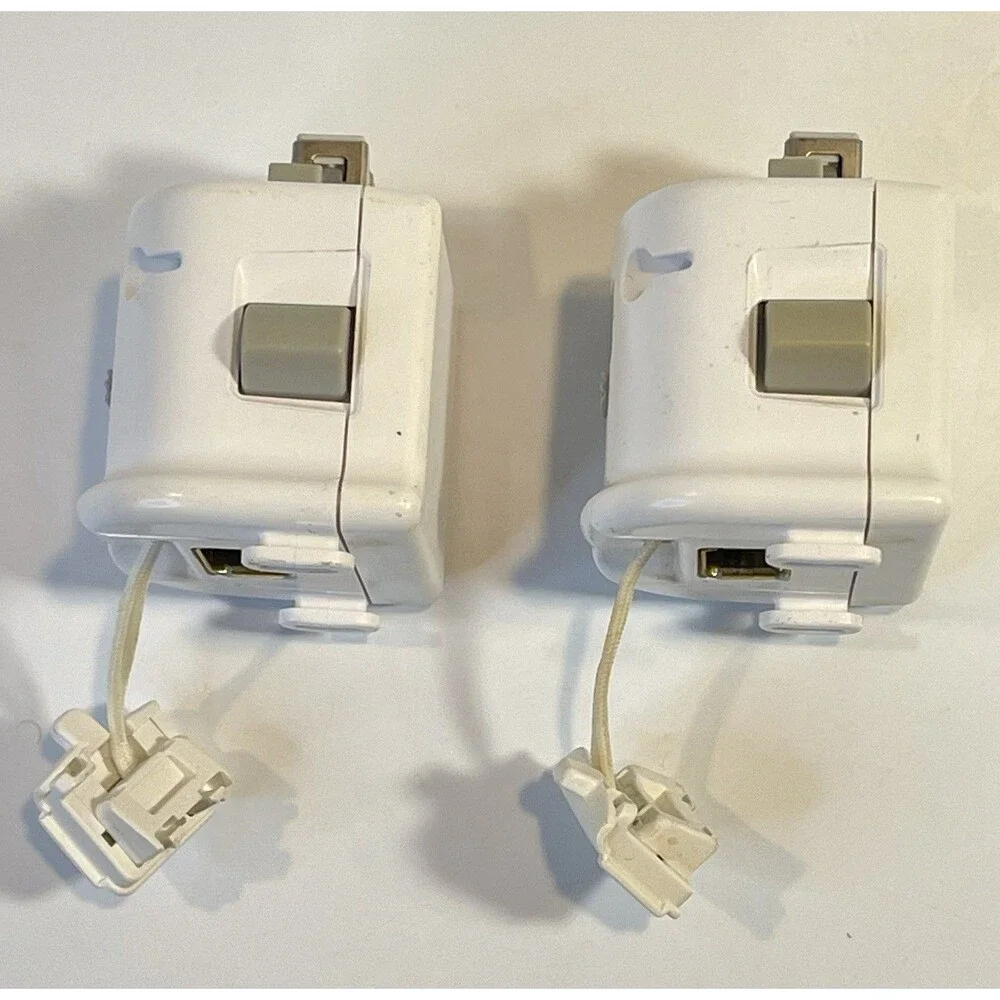 Nintendo Wii LOT Remote Motion Plus Adapter Nunchuck Lot w/ Sleeves Tested READ